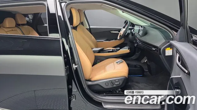 Kia EV6 2023 — фото 16