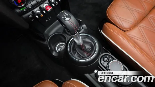 Mini Cooper Convertible 2018 — фото 11