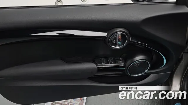 Mini Cooper Convertible 2018 — фото 13