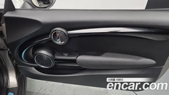 Mini Cooper Convertible 2018 — фото 14