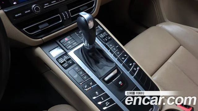 Porsche Macan 2021 — фото 9