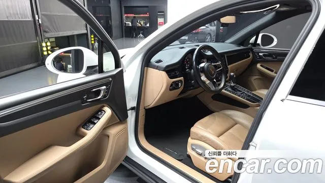Porsche Macan 2021 — фото 10
