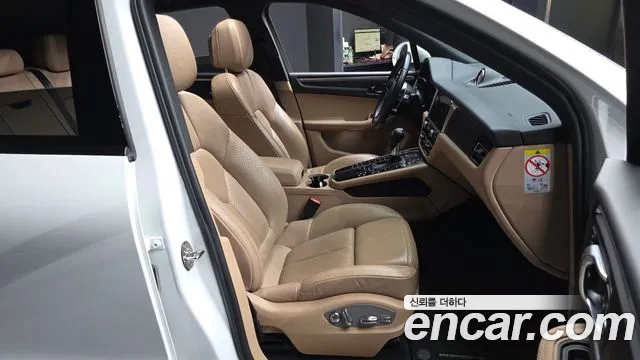 Porsche Macan 2021 — фото 11