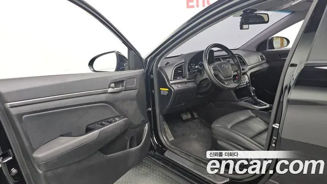 Hyundai AVANTE 2016 — фото 13