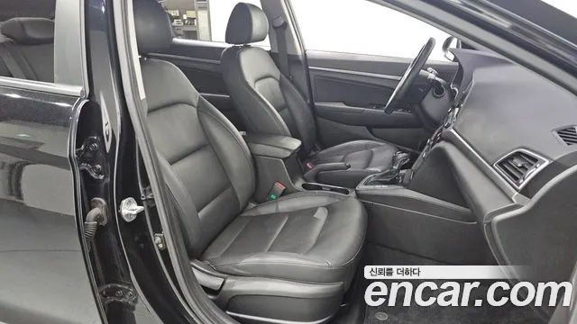 Hyundai AVANTE 2016 — фото 17