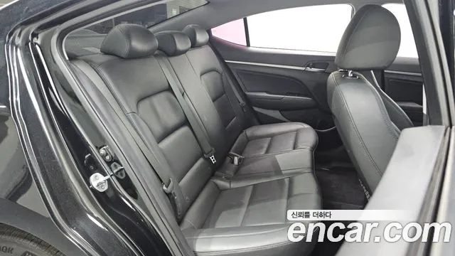 Hyundai AVANTE 2016 — фото 18