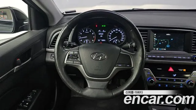 Hyundai AVANTE 2016 — фото 19