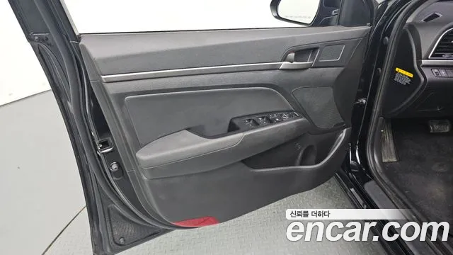 Hyundai AVANTE 2016 — фото 14
