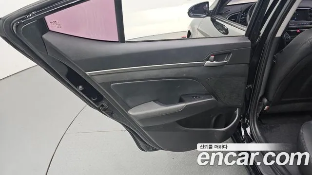 Hyundai AVANTE 2016 — фото 15
