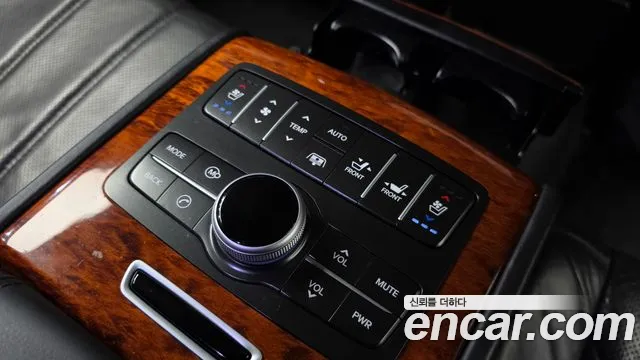 Hyundai Equus 2012 — фото 19