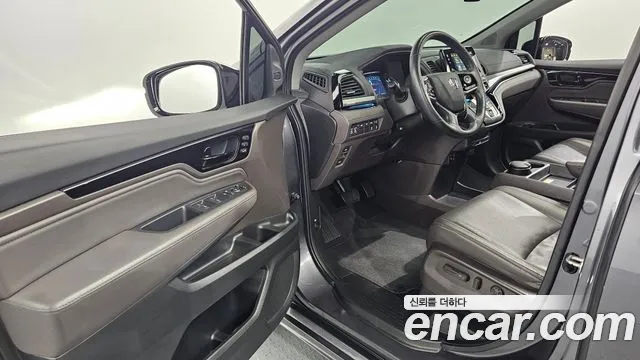 Honda Odyssey 2018 — фото 10