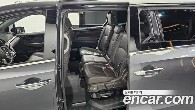 Honda Odyssey 2018 — фото 11