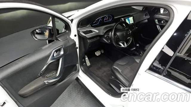 Peugeot 2008 2015 — фото 11