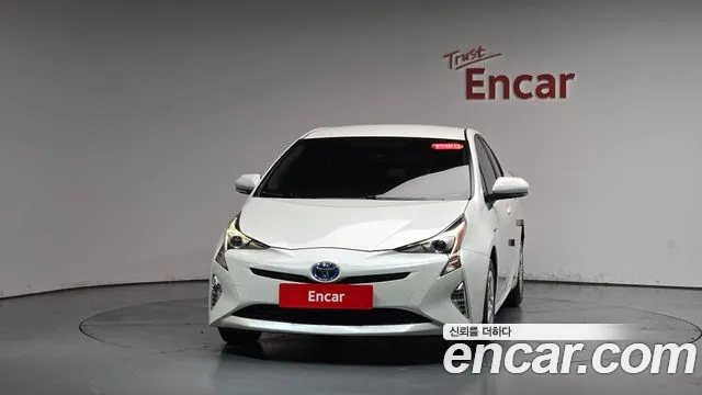 Toyota Prius 2018 — фото 2