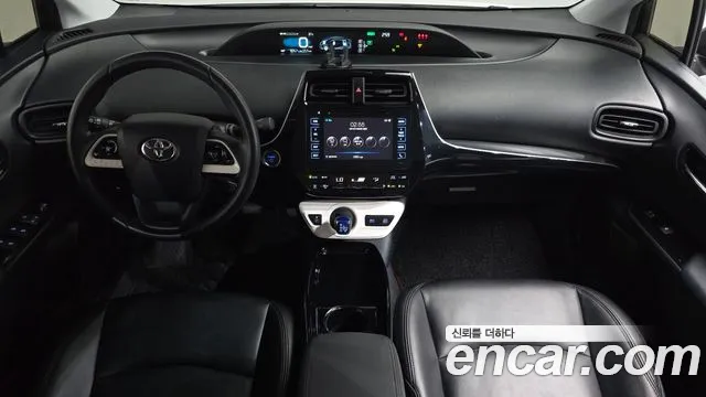 Toyota Prius 2018 — фото 9