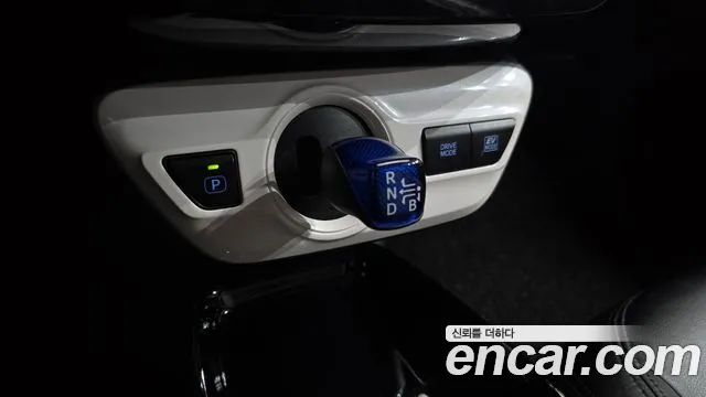 Toyota Prius 2018 — фото 11