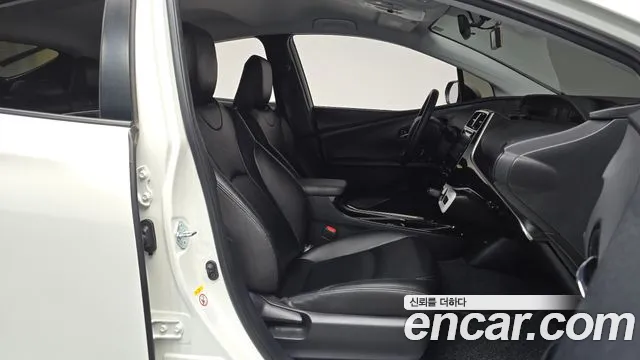 Toyota Prius 2018 — фото 16