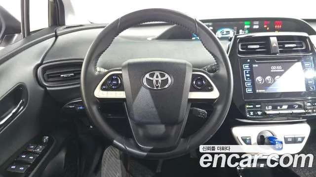 Toyota Prius 2018 — фото 18