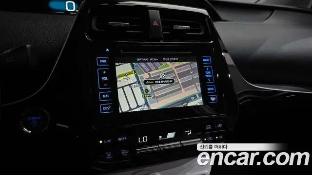 Toyota Prius 2018 — фото 19