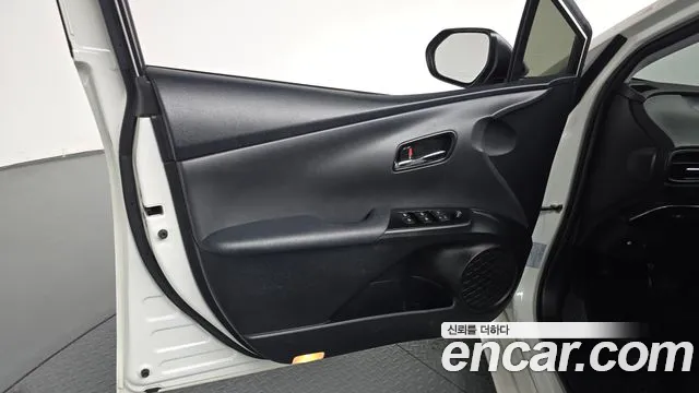 Toyota Prius 2018 — фото 13
