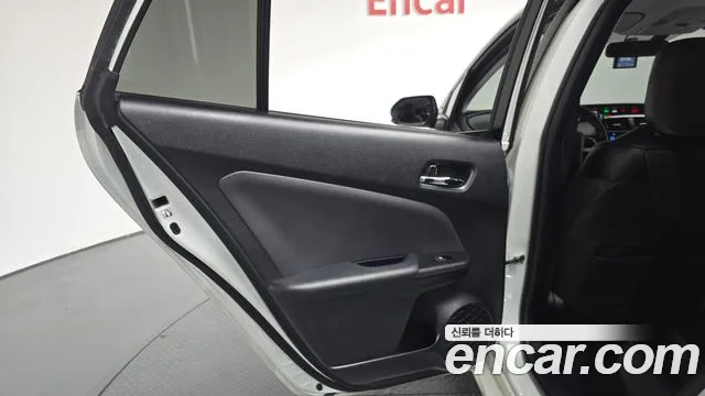 Toyota Prius 2018 — фото 14