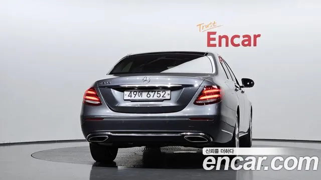 Mercedes-Benz E-Class 2017 — фото 4