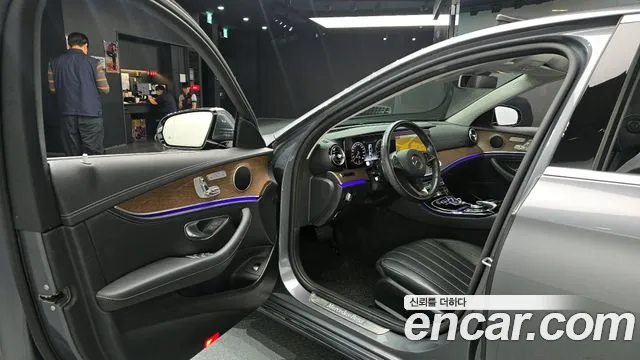 Mercedes-Benz E-Class 2017 — фото 10