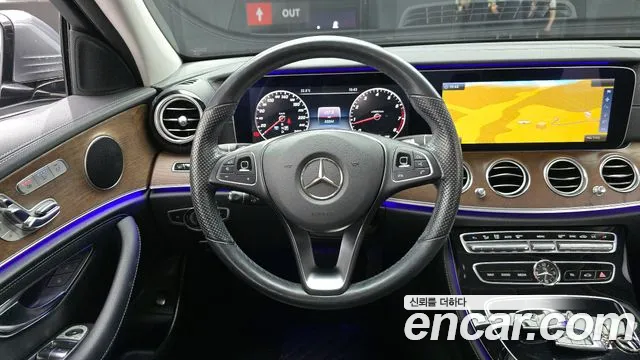 Mercedes-Benz E-Class 2017 — фото 13