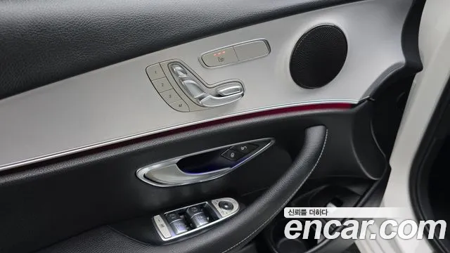 Mercedes-Benz E-Class 2021 — фото 15