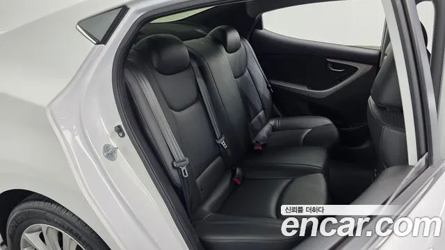 Hyundai AVANTE 2014 — фото 17