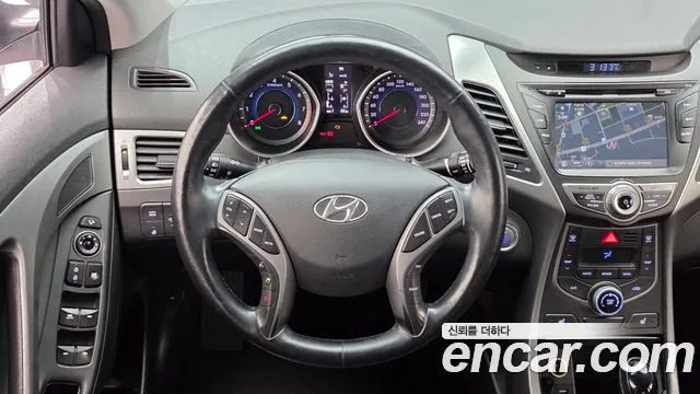Hyundai AVANTE 2014 — фото 18