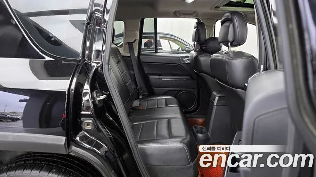 Jeep Compass 2012 — фото 11