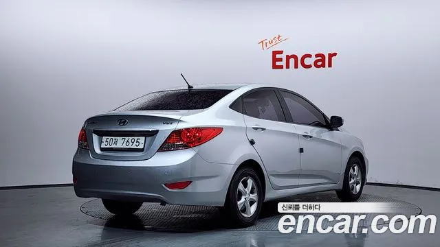 Hyundai Accent 2011 — фото 2