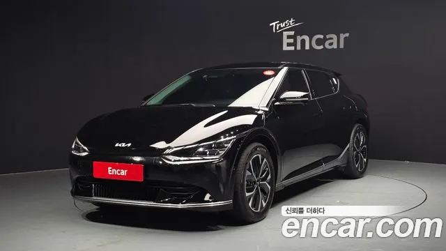 Kia EV6 2023 — фото 1