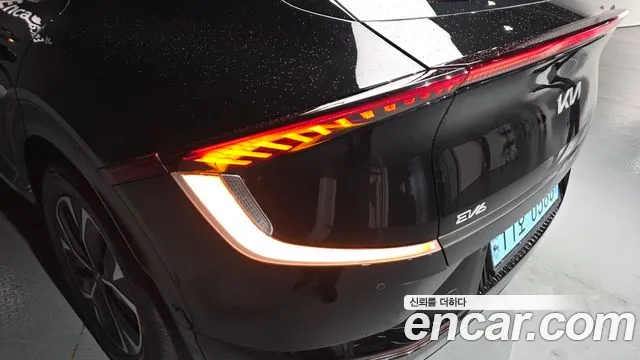 Kia EV6 2023 — фото 9