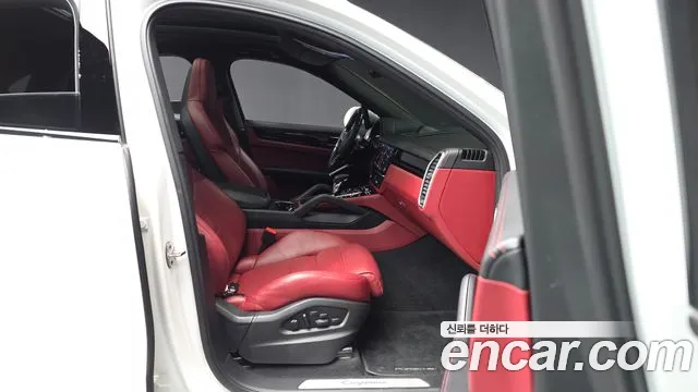 Porsche Cayenne 2022 — фото 11