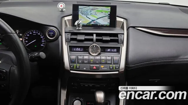 Lexus NX 2015 — фото 14