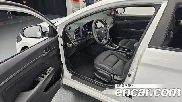Hyundai AVANTE 2018 — фото 10