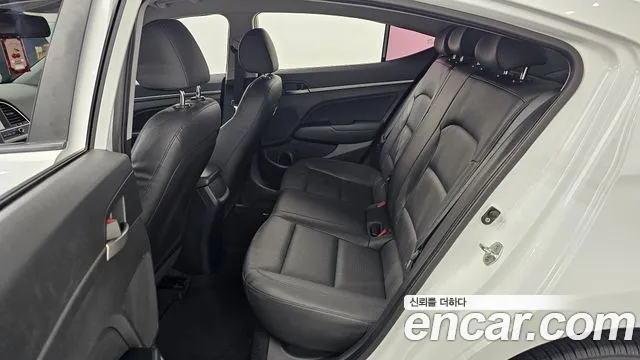 Hyundai AVANTE 2018 — фото 12