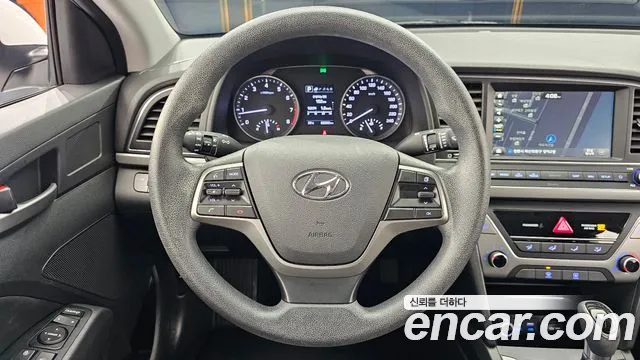 Hyundai AVANTE 2018 — фото 13