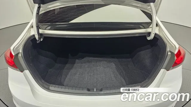 Hyundai AVANTE 2018 — фото 20