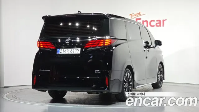 Toyota Alphard 2025 — фото 1