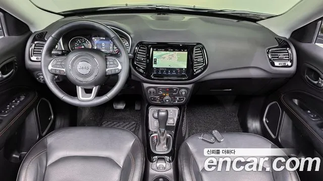 Jeep Compass 2018 — фото 10