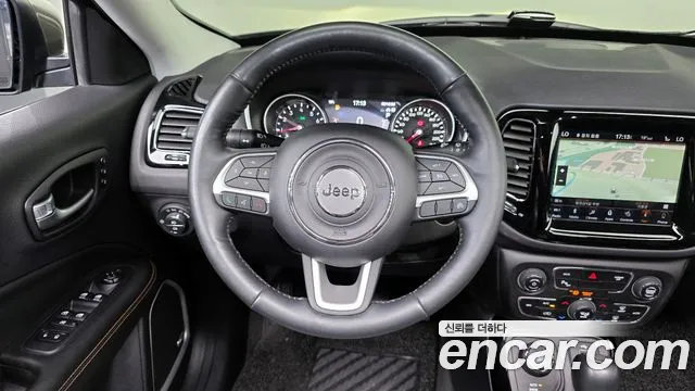 Jeep Compass 2018 — фото 19