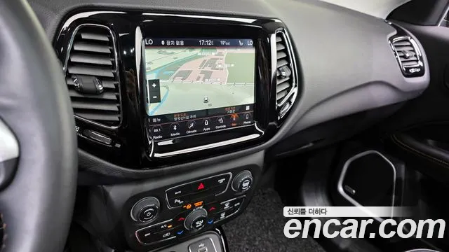Jeep Compass 2018 — фото 20