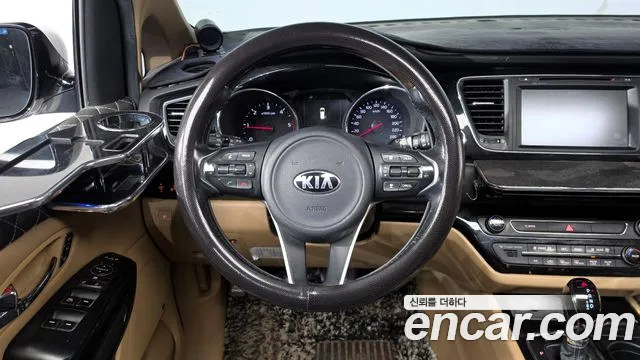 Kia Canival 2018 — фото 12