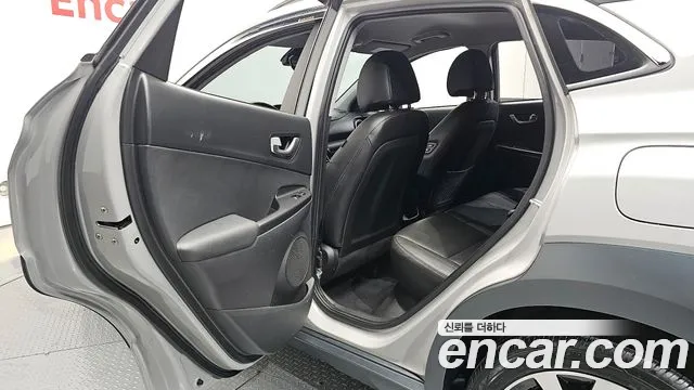Hyundai Kona 2023 — фото 12