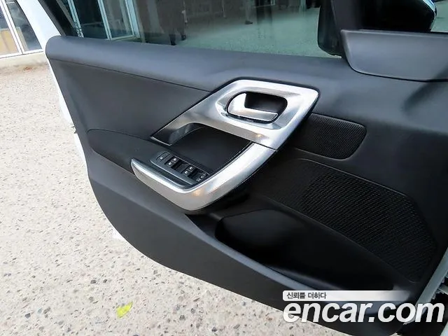 Peugeot 2008 2015 — фото 11