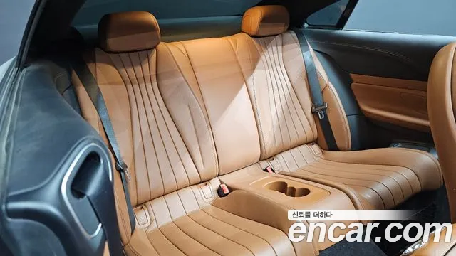 Mercedes-Benz E-Class 2018 — фото 16
