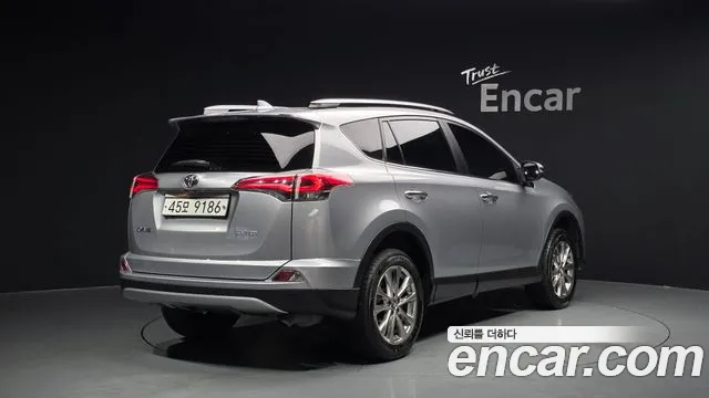 Toyota RAV4 2017 — фото 2